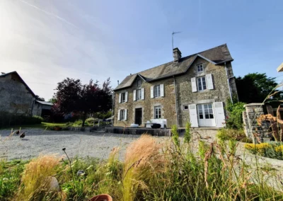 Façade de La Maison Folia, maison d’hôtes en Normandie avec jardin