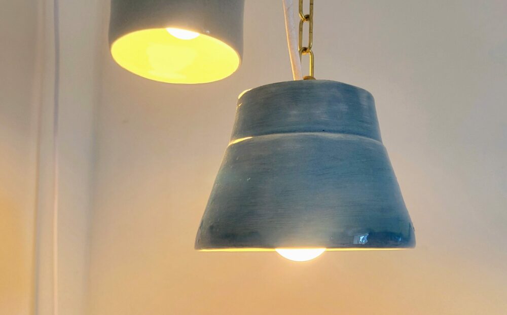 Luminaire en céramique artisanale “ORION” – Suspension design épurée et unique - Afbeelding 7