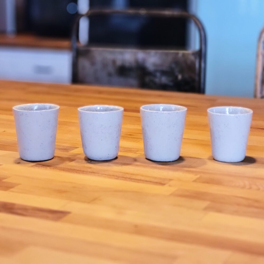 Ensemble de 4 gobelets "Gamma" en Grès - Simplicité Conique et Polyvalence – Image 2