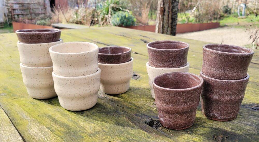 NID – Gobelet artisanal en grès, émaillé ou brut, format tasse à café ou petit bol – vendus à l’unité – Image 2