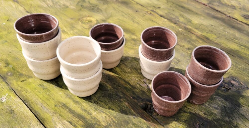 NID – Gobelet artisanal en grès, émaillé ou brut, format tasse à café ou petit bol – vendus à l’unité – Image 4