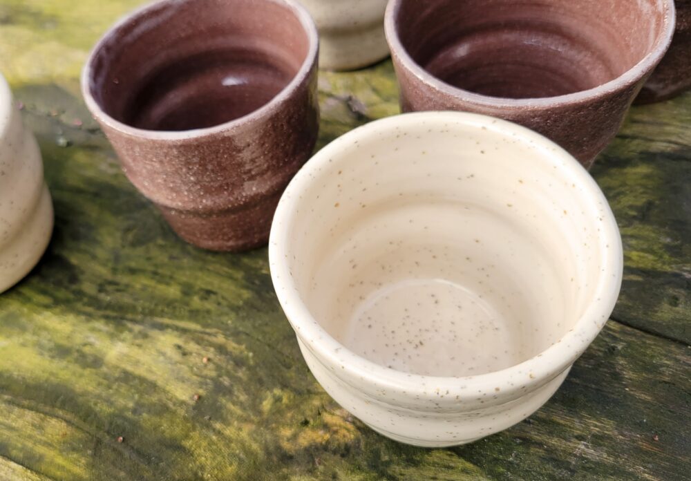 NID – Gobelet artisanal en grès, émaillé ou brut, format tasse à café ou petit bol – vendus à l’unité – Image 7