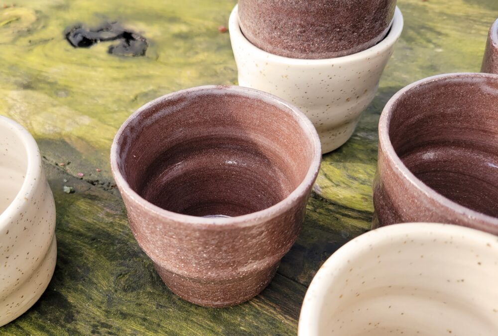 NID – Gobelet artisanal en grès, émaillé ou brut, format tasse à café ou petit bol – vendus à l’unité – Image 8