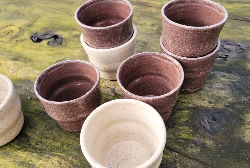NID – Gobelet artisanal en grès, émaillé ou brut, format tasse à café ou petit bol – vendus à l’unité – Image 9