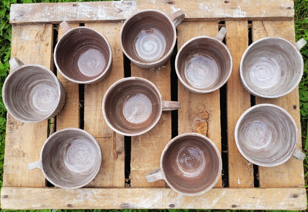 Mug artisanal TANIN – Grès rouge chamotté – intérieur émaillé, extérieur brut | La Maison Folia – Image 10