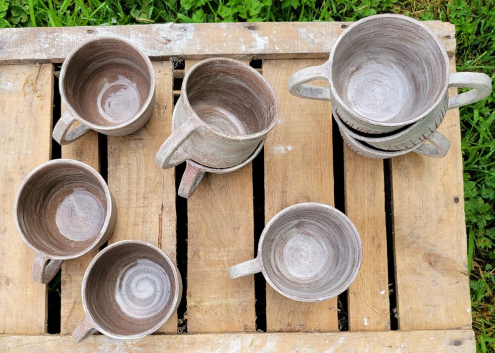 Mug artisanal TANIN – Grès rouge chamotté – intérieur émaillé, extérieur brut | La Maison Folia – Image 4