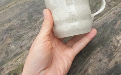 Mug en Grès Pyrité : Éveillez Vos Matins avec Éclat et Style