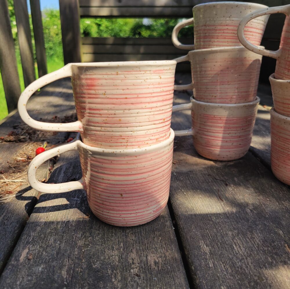 Mug en céramique artisanale rose – grès blanc texturé, fabriqué à Lille Fives – Image 3