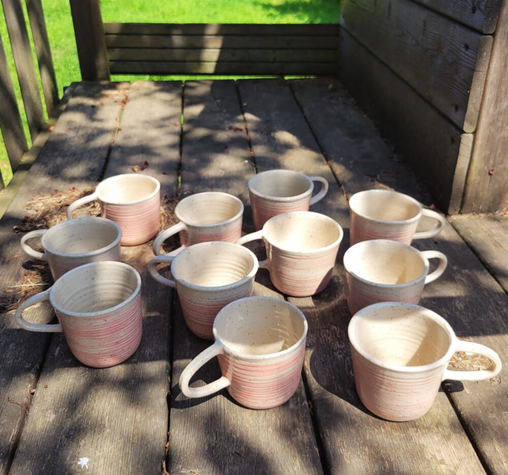 Mug en céramique artisanale rose – grès blanc texturé, fabriqué à Lille Fives – Image 6