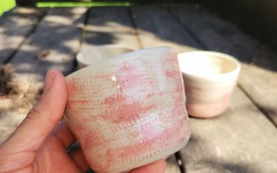 Découvrez le Gobelet Tissé Rose : Une Touche Artisanale et Élégante à La Maison Fives