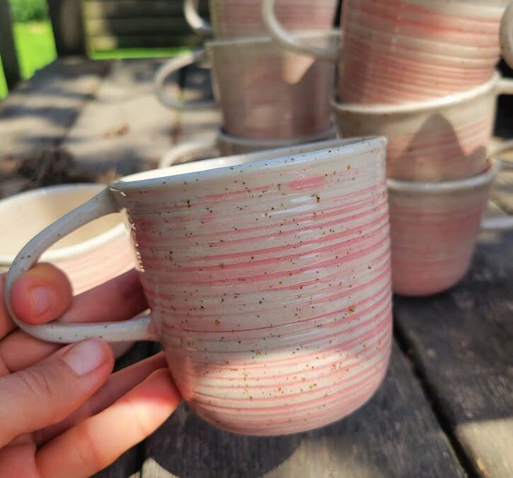 Mugs en Grès Blanc Pyrité : Un Voyage de Douceur pour Éveiller vos Matins
