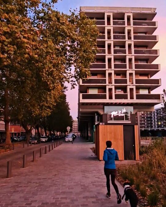 RUN — Résidence du Beffroi, Lille. Matin frais, 7h39, en face de l’hôtel Hermitage