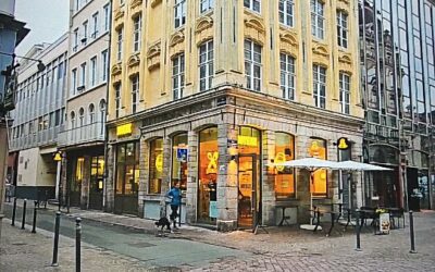 RUN — Café Joyeux, Lille — Aujourd’hui, petite traversée du centre-ville avec Soula et Gapi. Trois plans, juste le temps de passer devant un endroit qu’on aime vraiment beaucoup : le Café Joyeux, rue Pierre-Mauroy