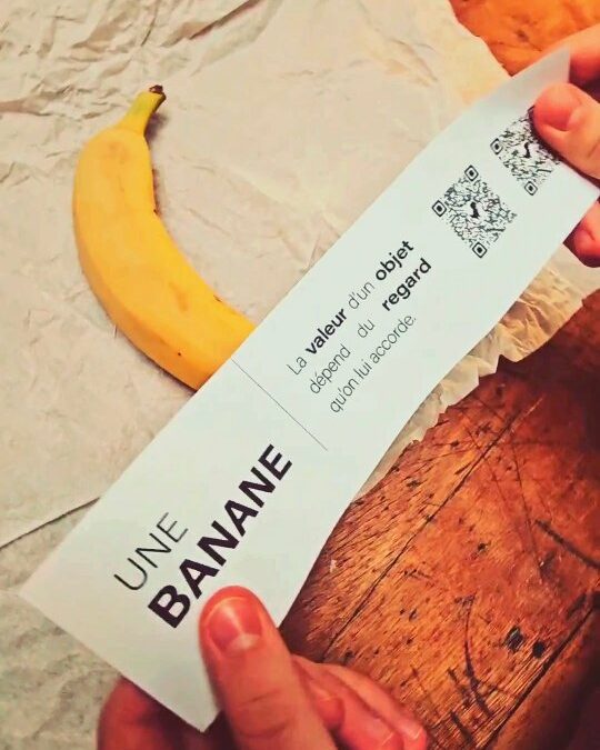 CADEAU DE NOËL WTF — Une banane sous le sapin