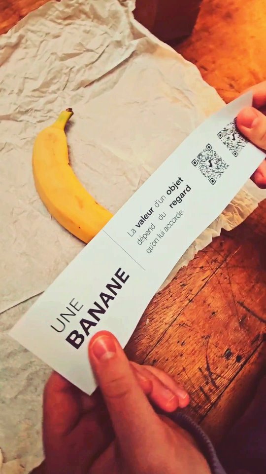 cadeau-de-noel-wtf-une-banane-sous-le-sapin