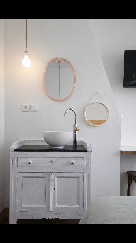 visite-de-la-chambre-6-cocooning-sur-les-toits-de-fives-cail