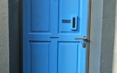 LA PORTE BLEUE. PREMIER CODE. PREMIER CLIENT.