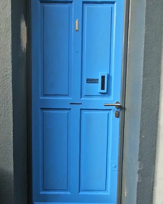 LA PORTE BLEUE. PREMIER CODE. PREMIER CLIENT.