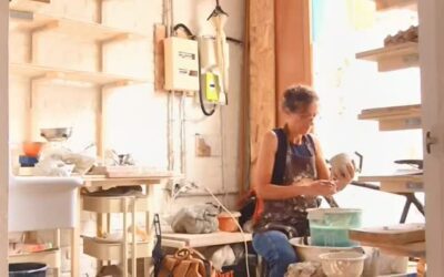 PETIT INSTANT CÉRAMIQUE À LA MAISON FIVES : l’atelier redémarre, Soula tire les anses, Gapi n’est jamais loin