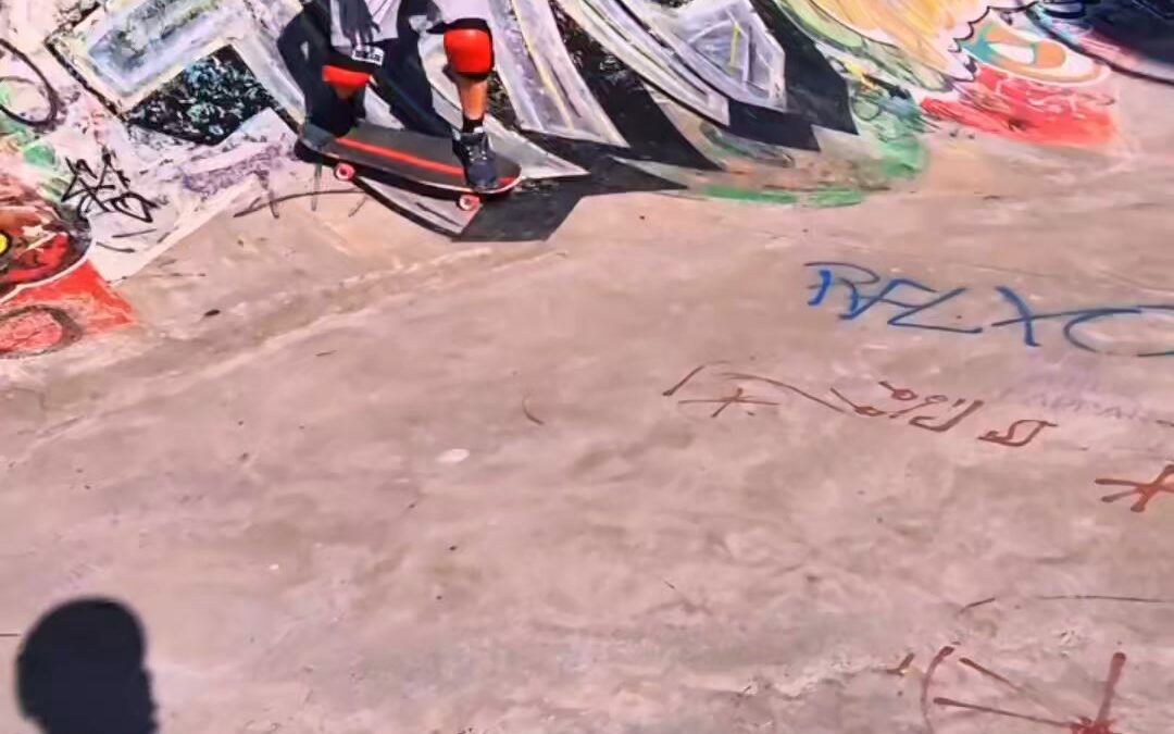 SKATE À LILLE — SESSION AU BOWL PORTE DE VALENCIENNES : 8h30 ce matin, Bruno, skateur des années 90, une vraie planche et le bowl de la Porte de Valenciennes presque pour nous tout seuls