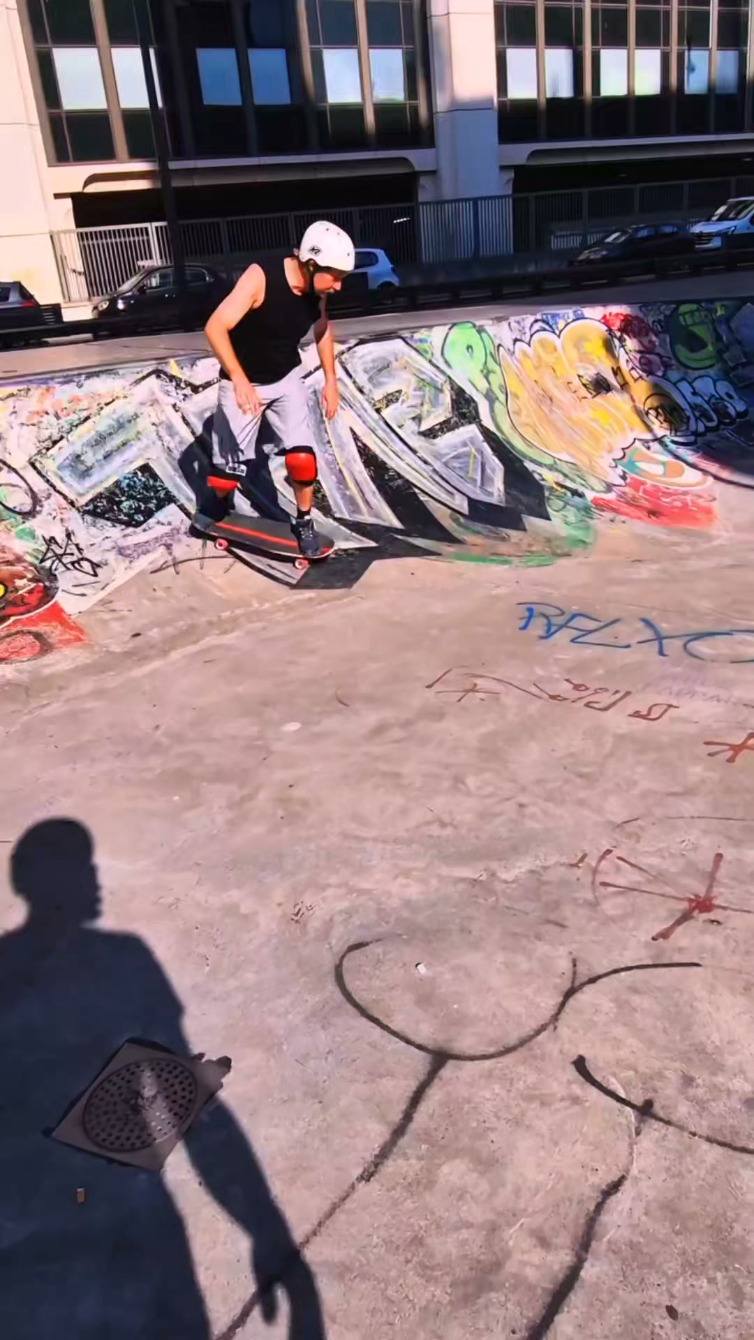 skate-a-lille-session-au-bowl-porte-de-valenciennes-8h30-ce-matin-bruno-skateur-des-annees-90-une-vraie-planche-et-le-bowl-de-la-porte-de-valenciennes-presque-pour-nous-tout-seuls