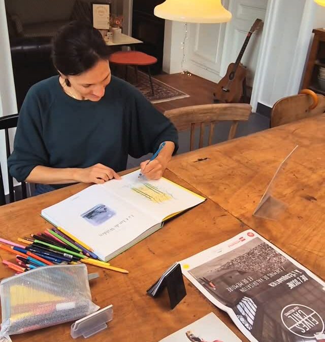 Catherine Meurisse: een gesigneerd boek bij het ontbijt in La Maison Fives
