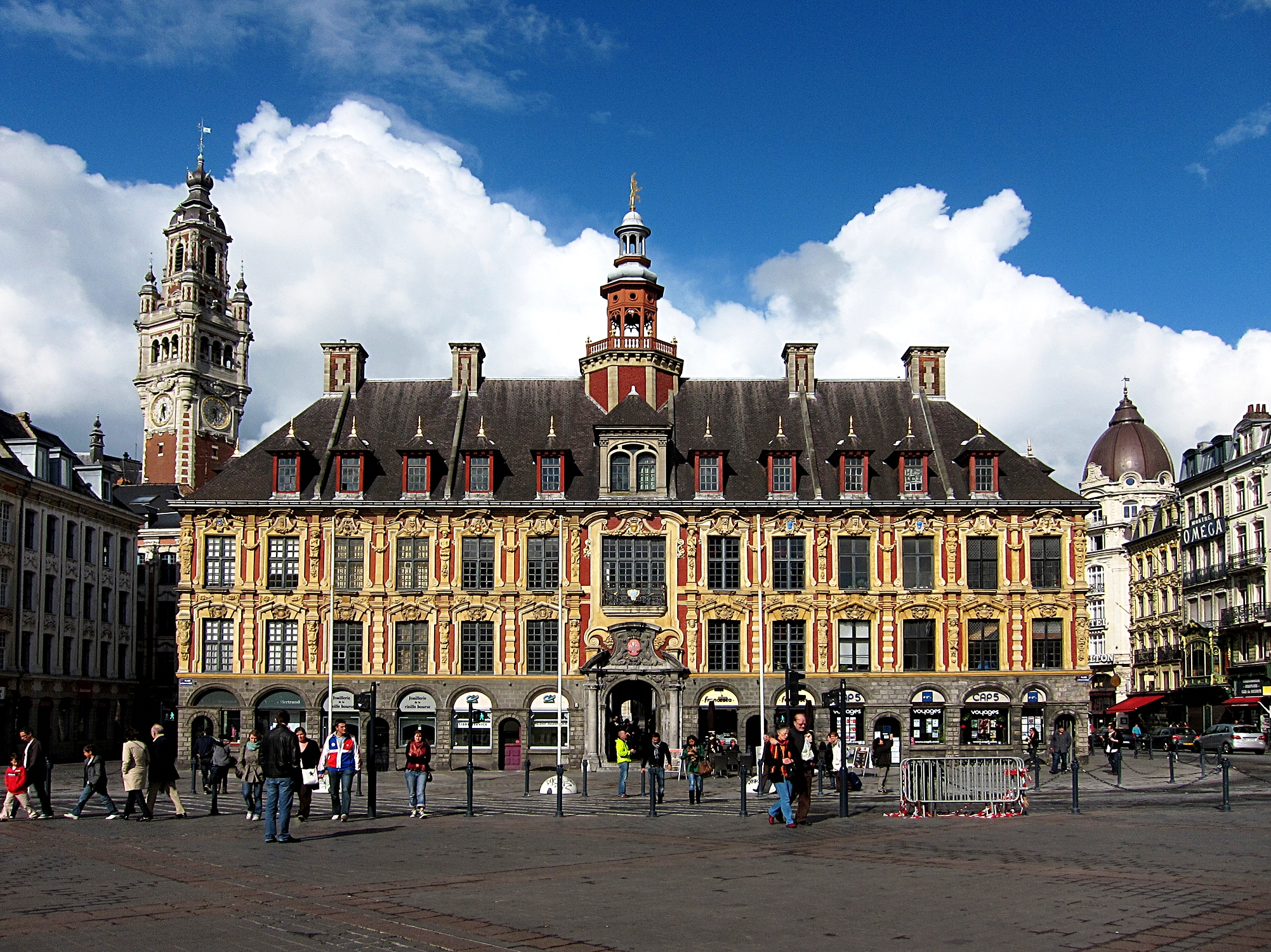 lille-vieille-bourse-velvet La Vieille Bourse de Lille et le beffroi de la Chambre de commerce